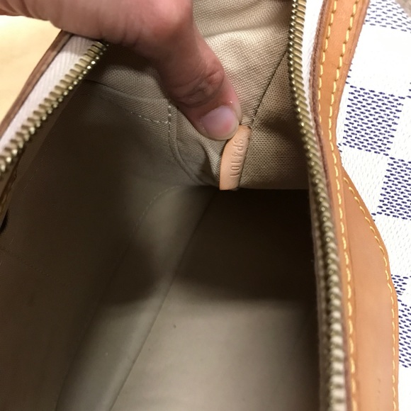 ❌SOLD ❌💯 Authentic Siracusa Azur crossbody purse - Picture 8 of 8